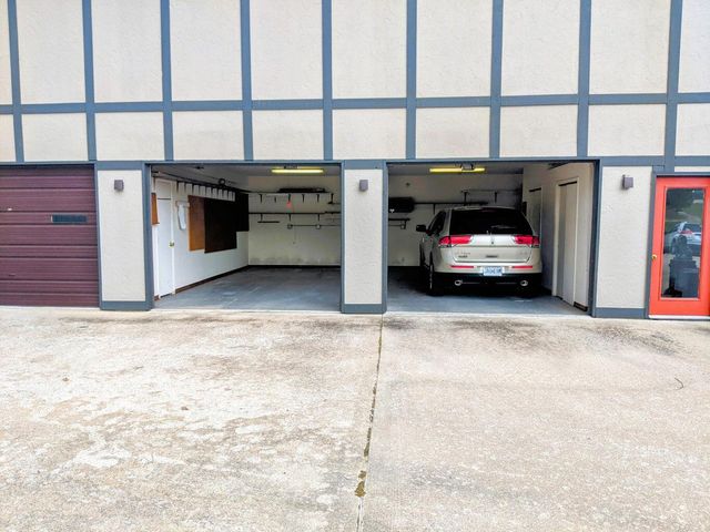 150 Sunken Forest Drive 8-205, Forsyth, MO 65653