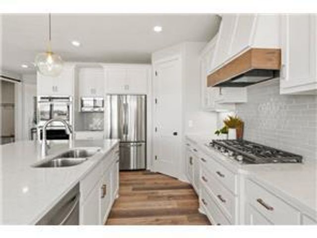 4048 Arbor Drive, Woodbury, MN 55129