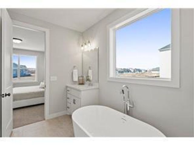 4048 Arbor Drive, Woodbury, MN 55129