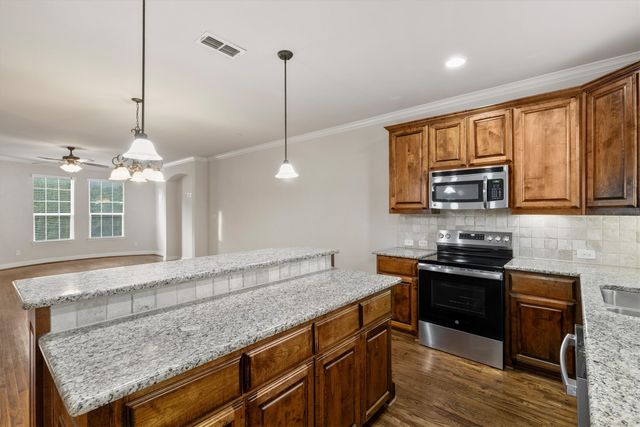 2500 Rockbrook Drive B83, Lewisville, TX 75067