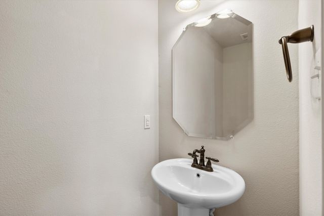 2500 Rockbrook Drive B83, Lewisville, TX 75067