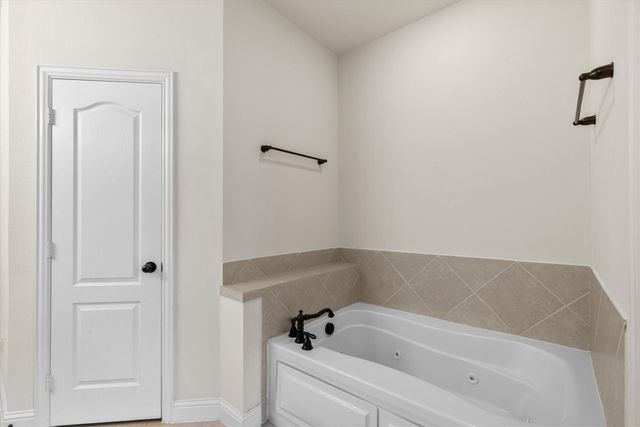 2500 Rockbrook Drive B83, Lewisville, TX 75067