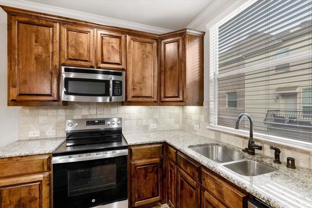 2500 Rockbrook Drive B83, Lewisville, TX 75067