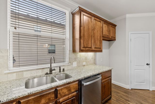 2500 Rockbrook Drive B83, Lewisville, TX 75067