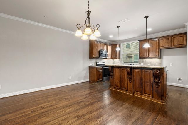 2500 Rockbrook Drive B83, Lewisville, TX 75067