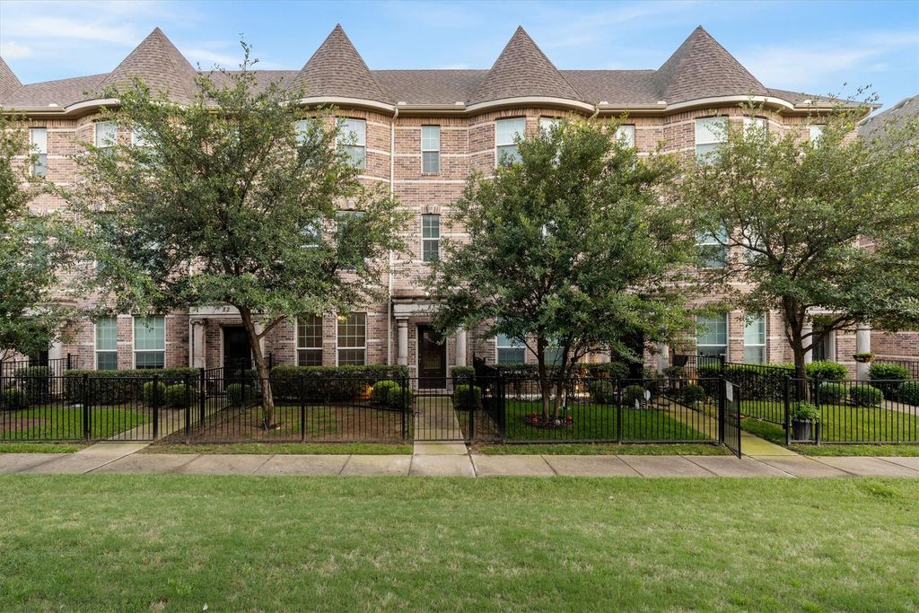 2500 Rockbrook Drive B83, Lewisville, TX 75067