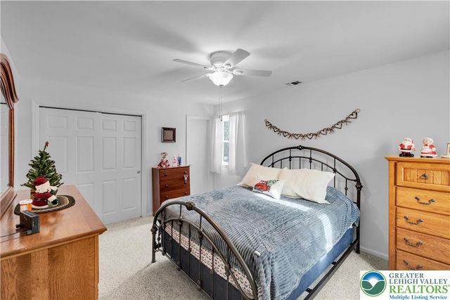 1222 Debby Court, Lehigh Twp, PA 18038