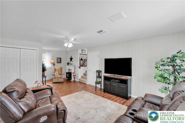 1222 Debby Court, Lehigh Twp, PA 18038