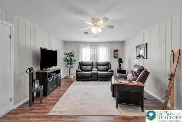 1222 Debby Court, Lehigh Twp, PA 18038