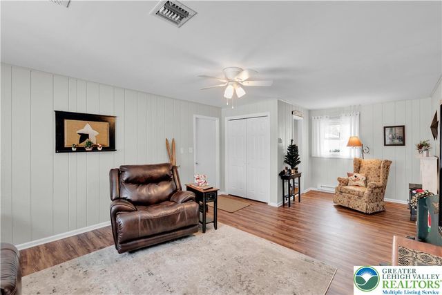 1222 Debby Court, Lehigh Twp, PA 18038