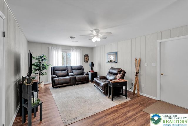 1222 Debby Court, Lehigh Twp, PA 18038