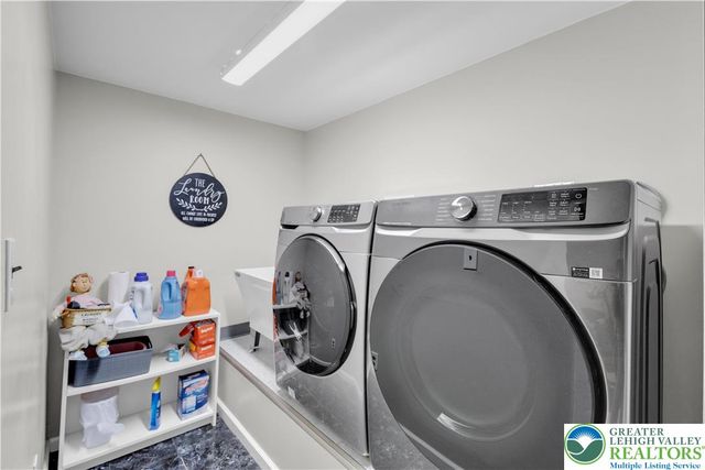 1222 Debby Court, Lehigh Twp, PA 18038