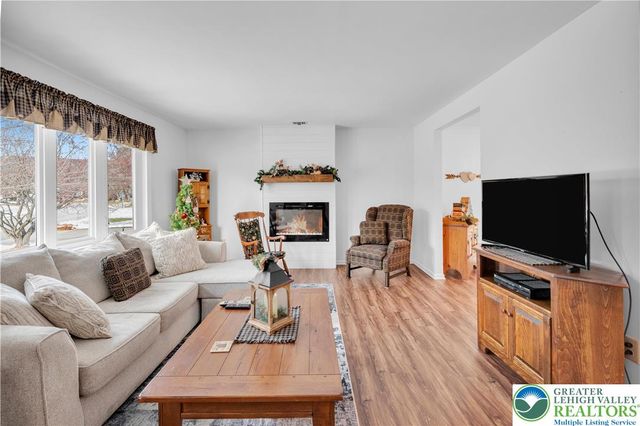 1222 Debby Court, Lehigh Twp, PA 18038