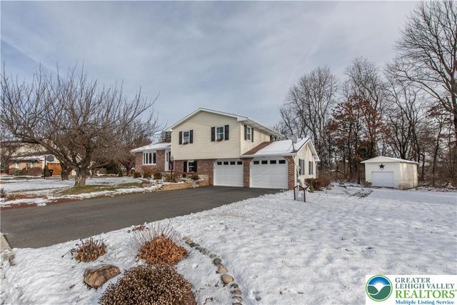 1222 Debby Court, Lehigh Twp, PA 18038