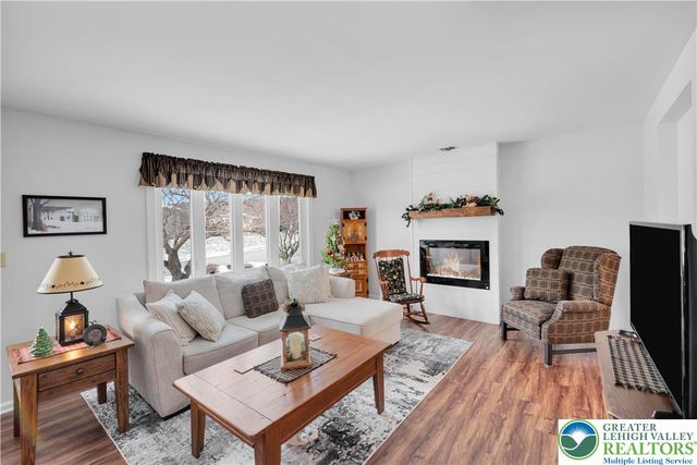 1222 Debby Court, Lehigh Twp, PA 18038