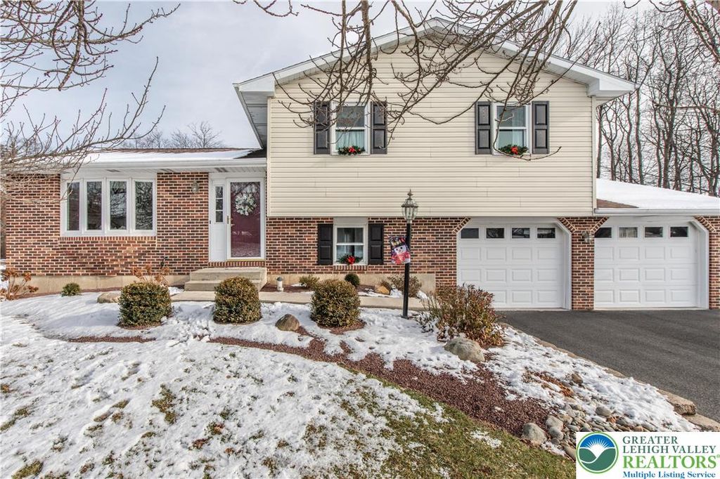 1222 Debby Court, Lehigh Twp, PA 18038