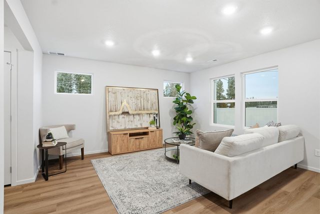 1618 E A St, Deer Park, WA 99006