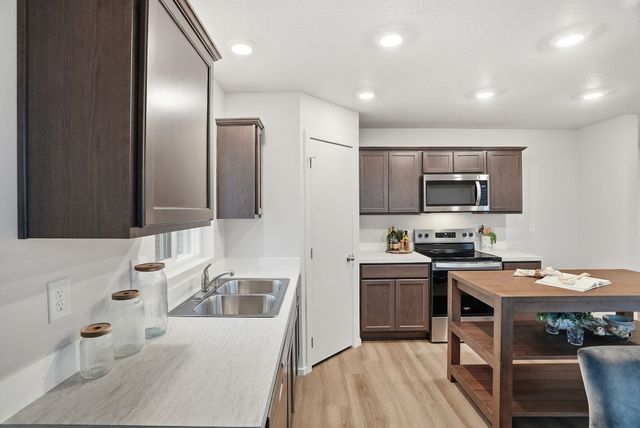 1618 E A St, Deer Park, WA 99006