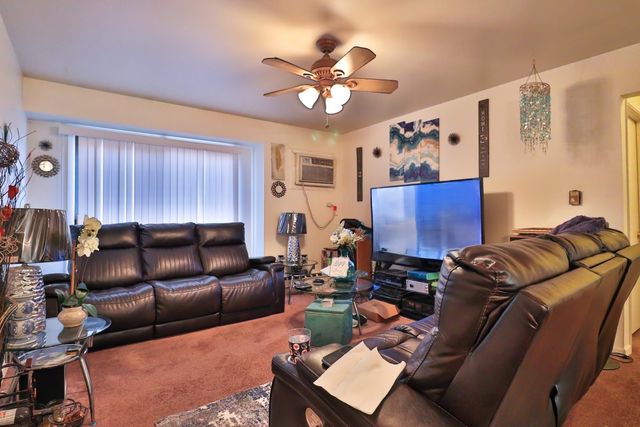 170 DUNTEMAN Drive 301, Glendale Heights, IL 60139