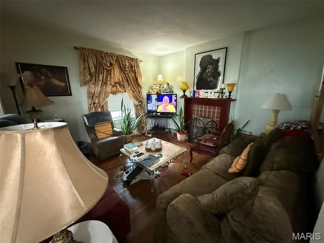 3227 N. Taylor, St Louis, MO 63115