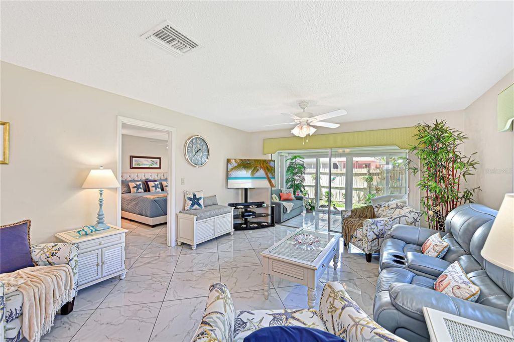 Image 15 of property listing at 9505 COLONIAL DRIVE, Bradenton, FL 34210