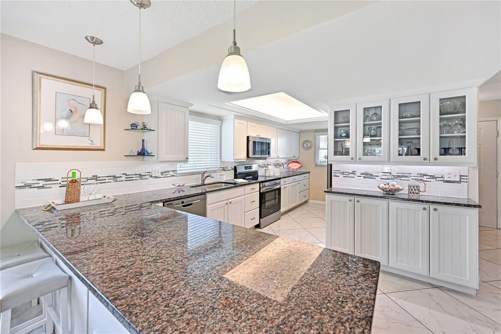 Image 4 of property listing at 9505 COLONIAL DRIVE, Bradenton, FL 34210