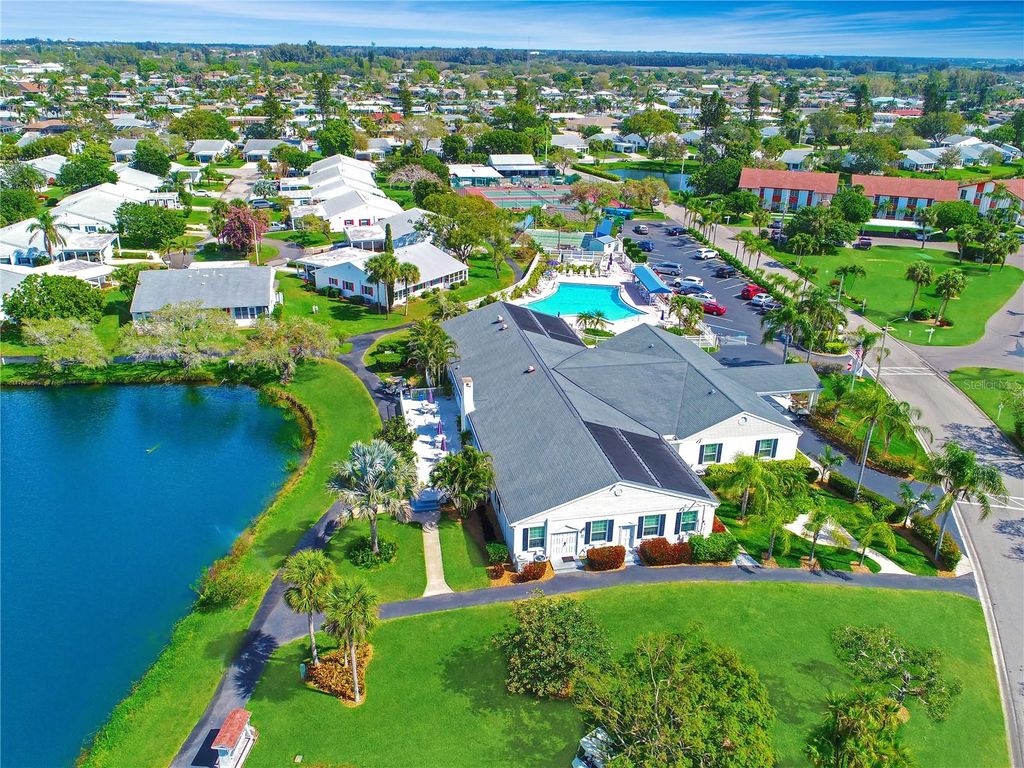 Image 38 of property listing at 9505 COLONIAL DRIVE, Bradenton, FL 34210