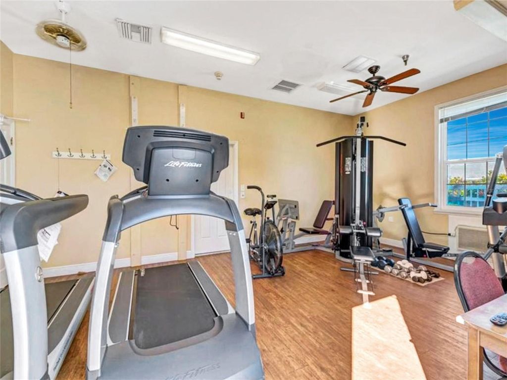 Image 46 of property listing at 9505 COLONIAL DRIVE, Bradenton, FL 34210