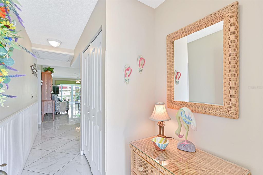 Image 7 of property listing at 9505 COLONIAL DRIVE, Bradenton, FL 34210