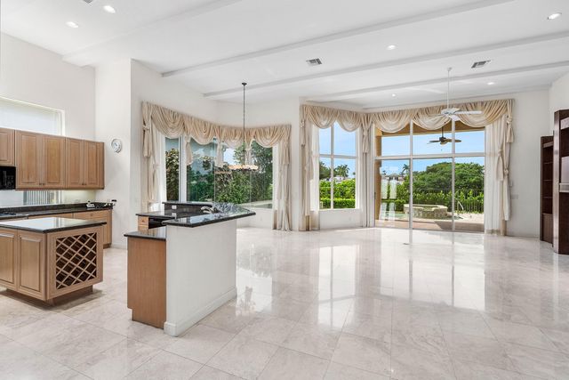 7700 Bella Verde Way, Delray Beach, FL 33446