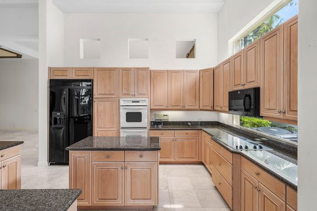 7700 Bella Verde Way, Delray Beach, FL 33446