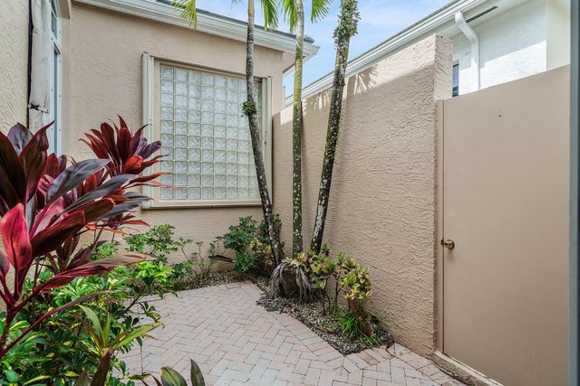 7700 Bella Verde Way, Delray Beach, FL 33446
