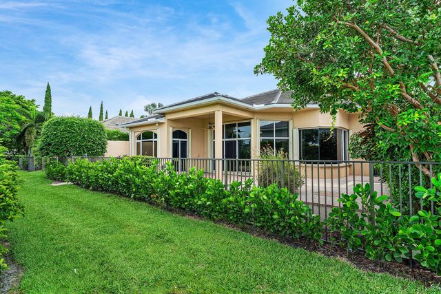 7700 Bella Verde Way, Delray Beach, FL 33446