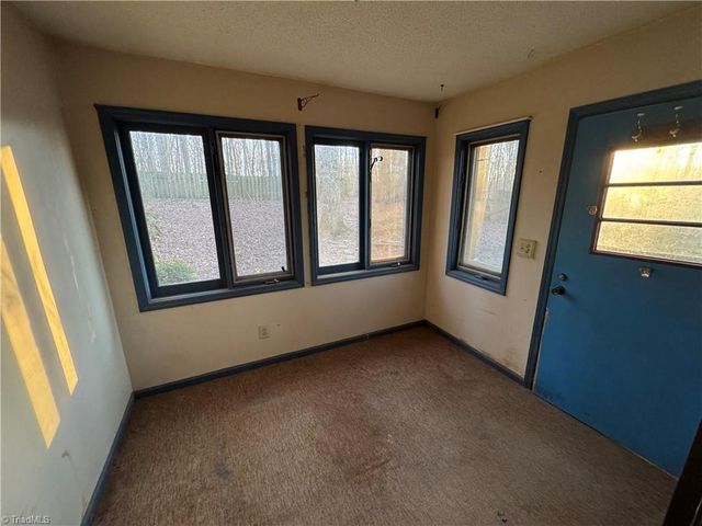 2906 Rhonswood Drive, Tobaccoville, NC 27050