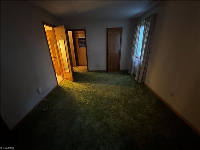 2906 Rhonswood Drive, Tobaccoville, NC 27050