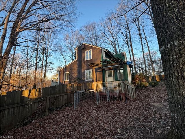 2906 Rhonswood Drive, Tobaccoville, NC 27050