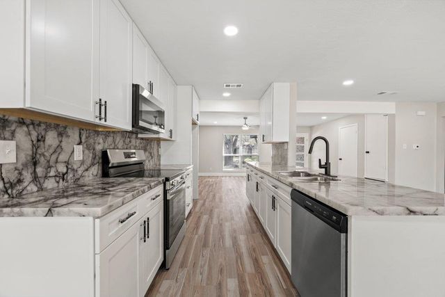 1313 Redbud TRL, Lockhart, TX 78644