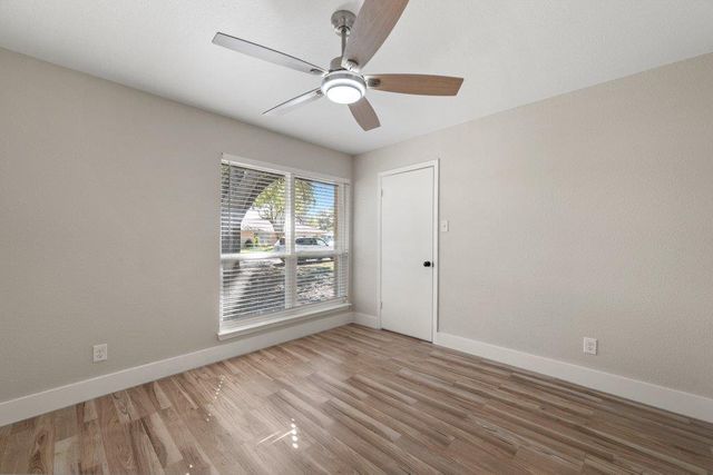 1313 Redbud TRL, Lockhart, TX 78644