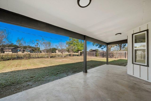 1313 Redbud TRL, Lockhart, TX 78644