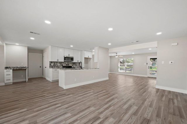 1313 Redbud TRL, Lockhart, TX 78644