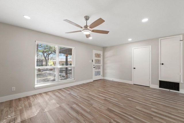 1313 Redbud TRL, Lockhart, TX 78644