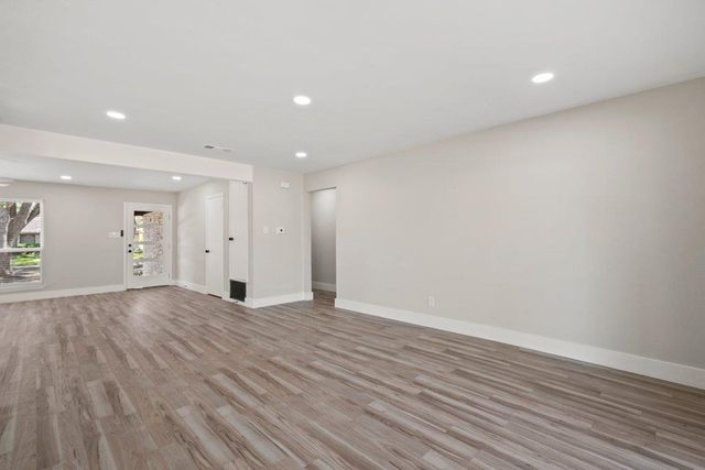 1313 Redbud TRL, Lockhart, TX 78644