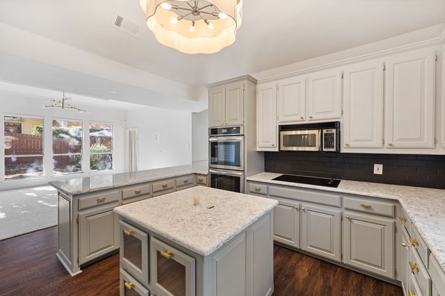 920 Cat Hollow Court, Keller, TX 76248