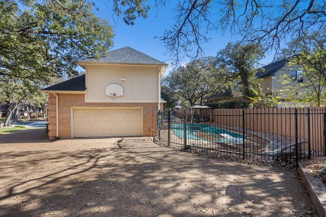 920 Cat Hollow Court, Keller, TX 76248