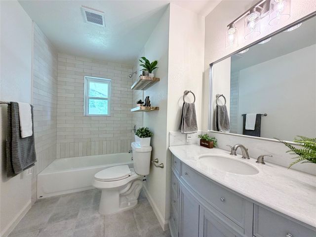 5712 Bonnie Wayne Street, Haltom City, TX 76117