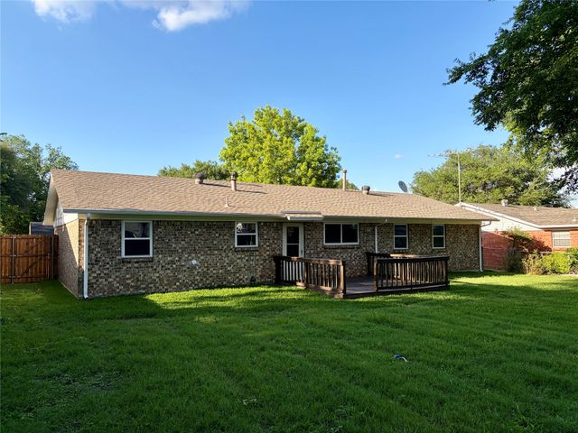 5712 Bonnie Wayne Street, Haltom City, TX 76117