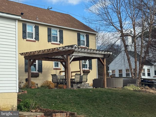 1776 W DOE RUN RD, Kennett Square, PA 19348