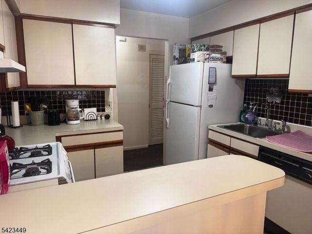 100 W Grand St, Elizabeth City, NJ 07202