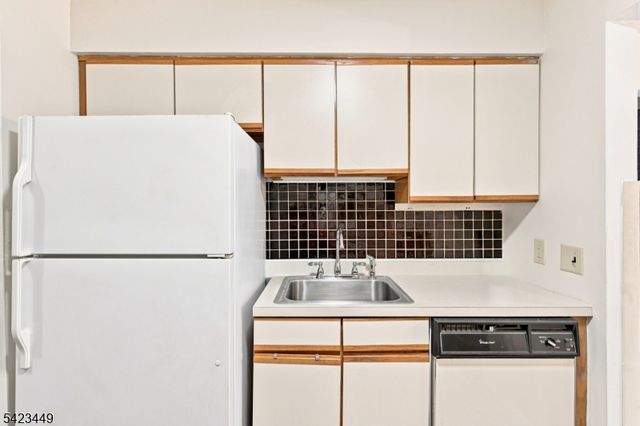 100 W Grand St, Elizabeth City, NJ 07202