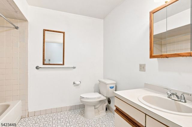 100 W Grand St, Elizabeth City, NJ 07202
